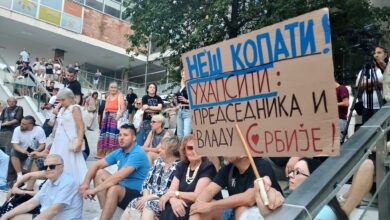 Испред РТС-а одржан масован протест против домаћих издајника и Рио Тинта Испред РТС-а одржан масован протест против домаћих издајника и Рио Тинта
