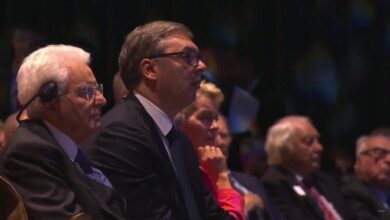 Знамо ми одлично са киме се све ти консултујеш и о чему! И зашто си толико одсутан из Србије! Знамо ми одлично са киме се све ти консултујеш и о чему! И зашто си толико одсутан из Србије!