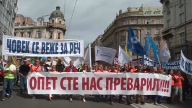 Београд: Одржан протест просветних радника, остављене поруке испред Владе Београд: Одржан протест просветних радника, остављене поруке испред Владе