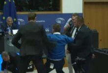 Покушај напада на Виктора Орбана у згради Европског парламента! (видео) Покушај напада на Виктора Орбана у згради Европског парламента! (видео)