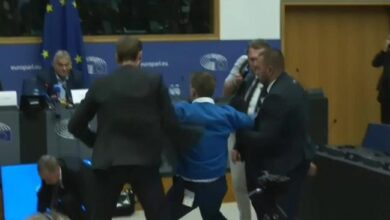 Покушај напада на Виктора Орбана у згради Европског парламента! (видео) Покушај напада на Виктора Орбана у згради Европског парламента! (видео)