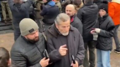 Илија Костић рекао тужиоцу да је претучен у згради полиције и да може да препозна нападача Илија Костић рекао тужиоцу да је претучен у згради полиције и да може да препозна нападача