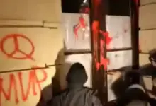 ДОКАЗ! ЗЛИКОВАЦ Вучић послао СНС батинаше да разбијају Нови Сад (видео) ДОКАЗ! ЗЛИКОВАЦ Вучић послао СНС батинаше да разбијају Нови Сад (видео)