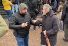 МУП и даље ћути о случају пребијеног пензионера Илије Костића, ухапшеног током протеста у Новом Саду МУП и даље ћути о случају пребијеног пензионера Илије Костића, ухапшеног током протеста у Новом Саду