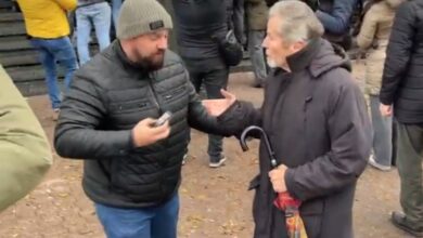 МУП и даље ћути о случају пребијеног пензионера Илије Костића, ухапшеног током протеста у Новом Саду МУП и даље ћути о случају пребијеног пензионера Илије Костића, ухапшеног током протеста у Новом Саду