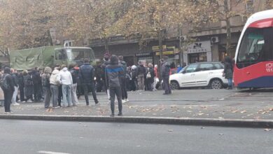 Суманути Вучић дотакао дно: Послао војни камион да гази децу на протесту! Суманути Вучић дотакао дно: Послао војни камион да гази децу на протесту!