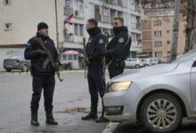 Срби на северу КиМ изложени су терору, насиљу, пребијању недужних грађана, отимању институција и зграда са свесним циљем да им се што више загорча живот Срби на северу КиМ изложени су терору, насиљу, пребијању недужних грађана, отимању институција и зграда са свесним циљем да им се што више загорча живот