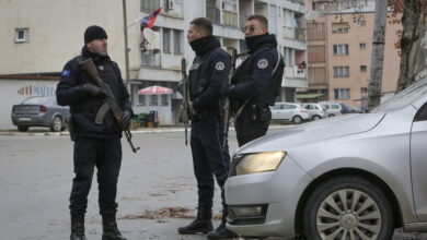 Срби на северу КиМ изложени су терору, насиљу, пребијању недужних грађана, отимању институција и зграда са свесним циљем да им се што више загорча живот Срби на северу КиМ изложени су терору, насиљу, пребијању недужних грађана, отимању институција и зграда са свесним циљем да им се што више загорча живот