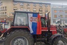 Пољопривредници одлучили: Прекидају разговор са Владом, иду у блокаде и шаљу помоћ студентима Пољопривредници одлучили: Прекидају разговор са Владом, иду у блокаде и шаљу помоћ студентима