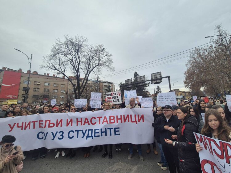 Сва четири репрезентативна синдиката радника у просвети одбила понуду Александра Вучића за прекид штрајка
