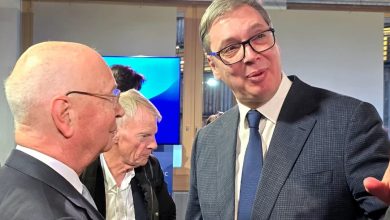 СЕКТАШ ЗЛИКОВАЦ се окружио непријатељима Срба и Србије, ужива у ручку и дели им српско ордење! СЕКТАШ ЗЛИКОВАЦ се окружио непријатељима Срба и Србије, ужива у ручку и дели им српско ордење!