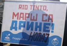 ДОЈАДИЛИ БОГУ И НАРОДУ! Грађани Богатића из општине избацили шефа посланичке групе СНС (видео) ДОЈАДИЛИ БОГУ И НАРОДУ! Грађани Богатића из општине избацили шефа посланичке групе СНС (видео)
