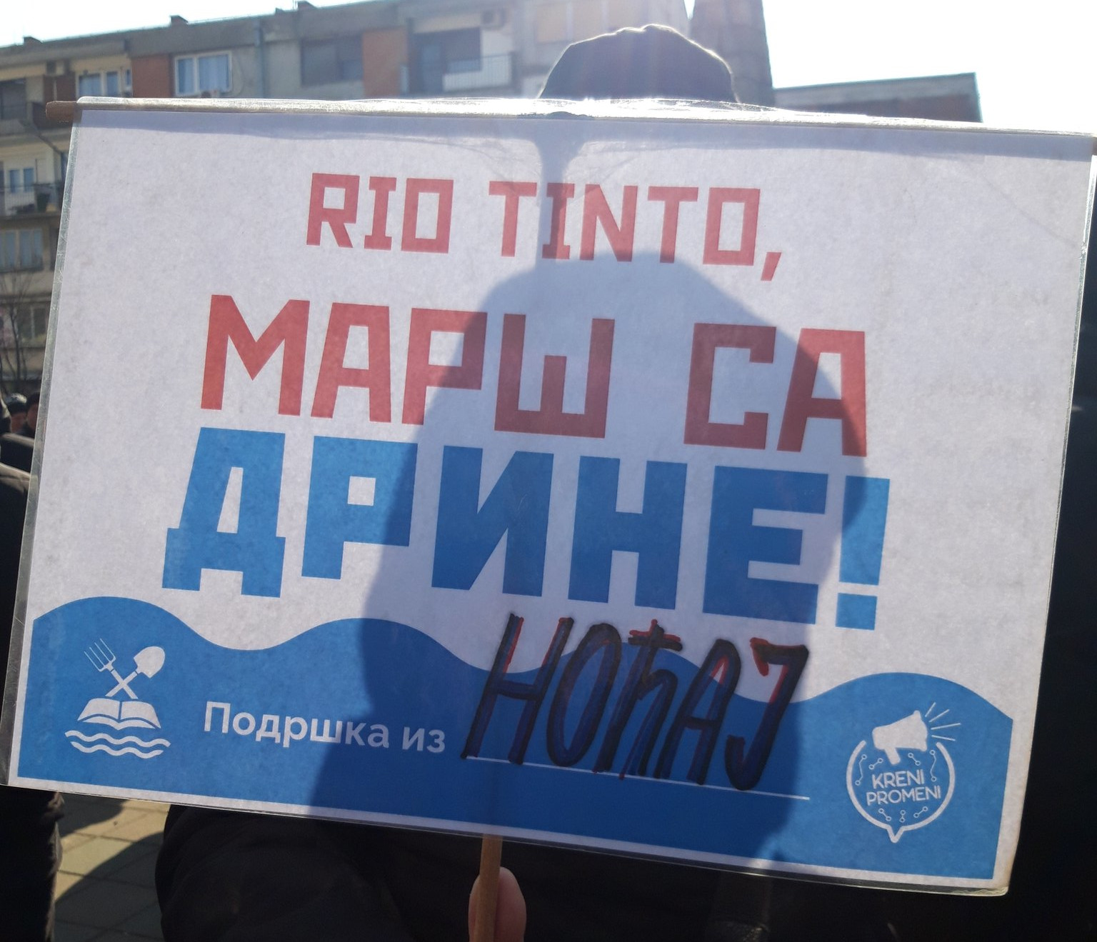 ДОЈАДИЛИ БОГУ И НАРОДУ! Грађани Богатића из општине избацили шефа посланичке групе СНС (видео) ДОЈАДИЛИ БОГУ И НАРОДУ! Грађани Богатића из општине избацили шефа посланичке групе СНС (видео)