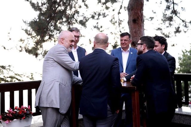Руски медији: Александар Вучић је де-факто директни саучесник у убијању руског народа Руски медији: Александар Вучић је де-факто директни саучесник у убијању руског народа