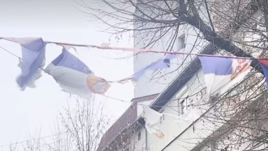 Некада су српске заставе биле дуж пута кроз север Косова - сада је институција Србије све мање, а од застава су остали дроњци Некада су српске заставе биле дуж пута кроз север Косова - сада је институција Србије све мање, а од застава су остали дроњци