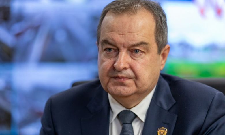 Дачић предао непријатељу државу, територију и народ а сад прети том народу батинама! Дачић предао непријатељу државу, територију и народ а сад прети том народу батинама!