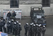 Жандарм: Више „звучних топова“ било распоређено у суботу на протесту, један иза Скупштине Жандарм: Више „звучних топова“ било распоређено у суботу на протесту, један иза Скупштине