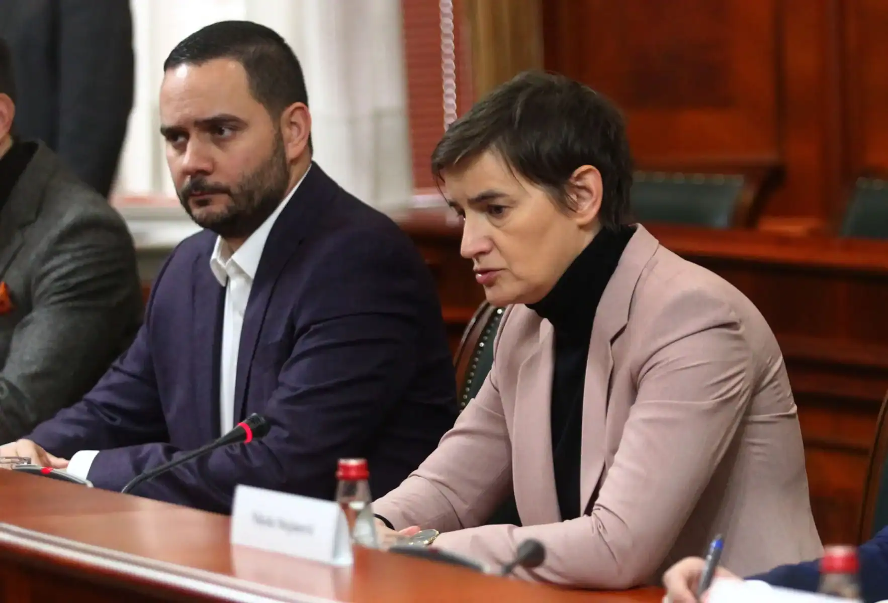 Шеф кабинета Ане Брнабић и његова сестра добили по милион евра од оф-шор фирме и Привредне коморе Србије Шеф кабинета Ане Брнабић и његова сестра добили по милион евра од оф-шор фирме и Привредне коморе Србије