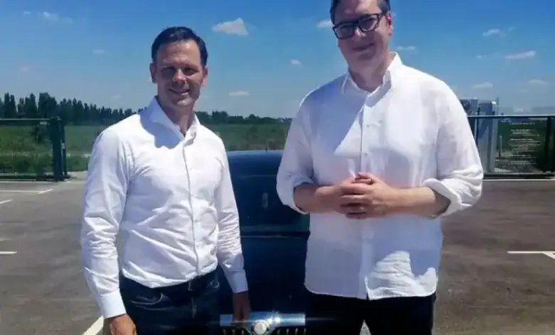 ЕКСПО је највећа шанса да оперете паре који сте покрали од народа и државе и онај који сте стекли продајом дроге и оружја! ЕКСПО је највећа шанса да оперете паре који сте покрали од народа и државе и онај који сте стекли продајом дроге и оружја!