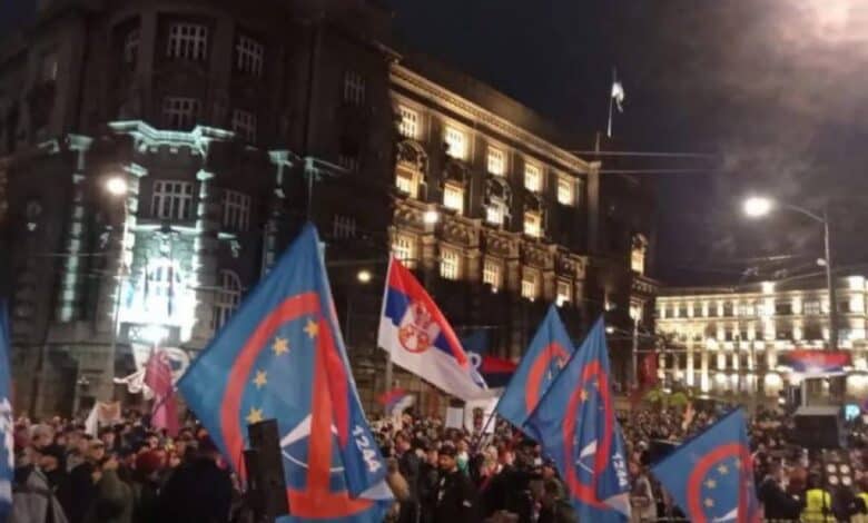 Немачки медији: Све западне државе и ЕУ стоје иза Вучићевог режима, а не иза студената, иако он прича да се „обојеном револуцијом“ у Србији управља из иностранства Немачки медији: Све западне државе и ЕУ стоје иза Вучићевог режима, а не иза студената, иако он прича да се „обојеном револуцијом“ у Србији управља из иностранства