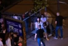 Погледајте како инспектори ЈЗО буквално муче студенткињу током протеста у Београду! (видео) Погледајте како инспектори ЈЗО буквално муче студенткињу током протеста у Београду! (видео)