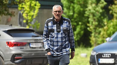Нарко-хунта напала аутопревозника Јаћимовића у дворушту куће и избила му зуб Нарко-хунта напала аутопревозника Јаћимовића у дворушту куће и избила му зуб