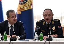 ДРЖАВНИ ТЕРОР! Полиција привела студенткињу у станицу где је пребијена и изложена мучењу! (фото) ДРЖАВНИ ТЕРОР! Полиција привела студенткињу у станицу где је пребијена и изложена мучењу! (фото)