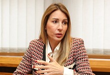 Увозна ШТЕТОЧИНА је прво скрљала ЕПС док сад ради да упропасти и НИС! Ко је овог економског убицу довео у Србију! Увозна ШТЕТОЧИНА је прво скрљала ЕПС док сад ради да упропасти и НИС! Ко је овог економског убицу довео у Србију!