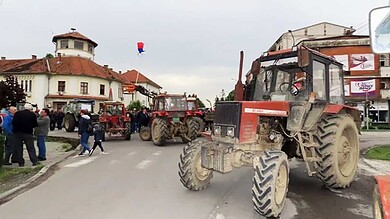 Слободан Симовић, домаћин из Шумадије o катастрофалном стању српске пољопривреде (видео) Слободан Симовић, домаћин из Шумадије o катастрофалном стању српске пољопривреде (видео)