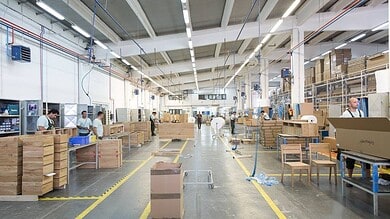 Преко 600 запослених због неисплаћених плата прекинуло са радом у краљевачкој фабрици ГИР Преко 600 запослених због неисплаћених плата прекинуло са радом у краљевачкој фабрици ГИР