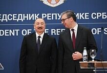 Док му сељаци блокирају путеве јер су остали без коре хлеба БЕЗЈАК са Турчином уговара увоз парадајза и краставца (видео) Док му сељаци блокирају путеве јер су остали без коре хлеба БЕЗЈАК са Турчином уговара увоз парадајза и краставца (видео)