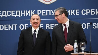 Док му сељаци блокирају путеве јер су остали без коре хлеба БЕЗЈАК са Турчином уговара увоз парадајза и краставца (видео) Док му сељаци блокирају путеве јер су остали без коре хлеба БЕЗЈАК са Турчином уговара увоз парадајза и краставца (видео)
