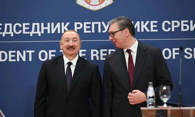 Док му сељаци блокирају путеве јер су остали без коре хлеба БЕЗЈАК са Турчином уговара увоз парадајза и краставца (видео) Док му сељаци блокирају путеве јер су остали без коре хлеба БЕЗЈАК са Турчином уговара увоз парадајза и краставца (видео)