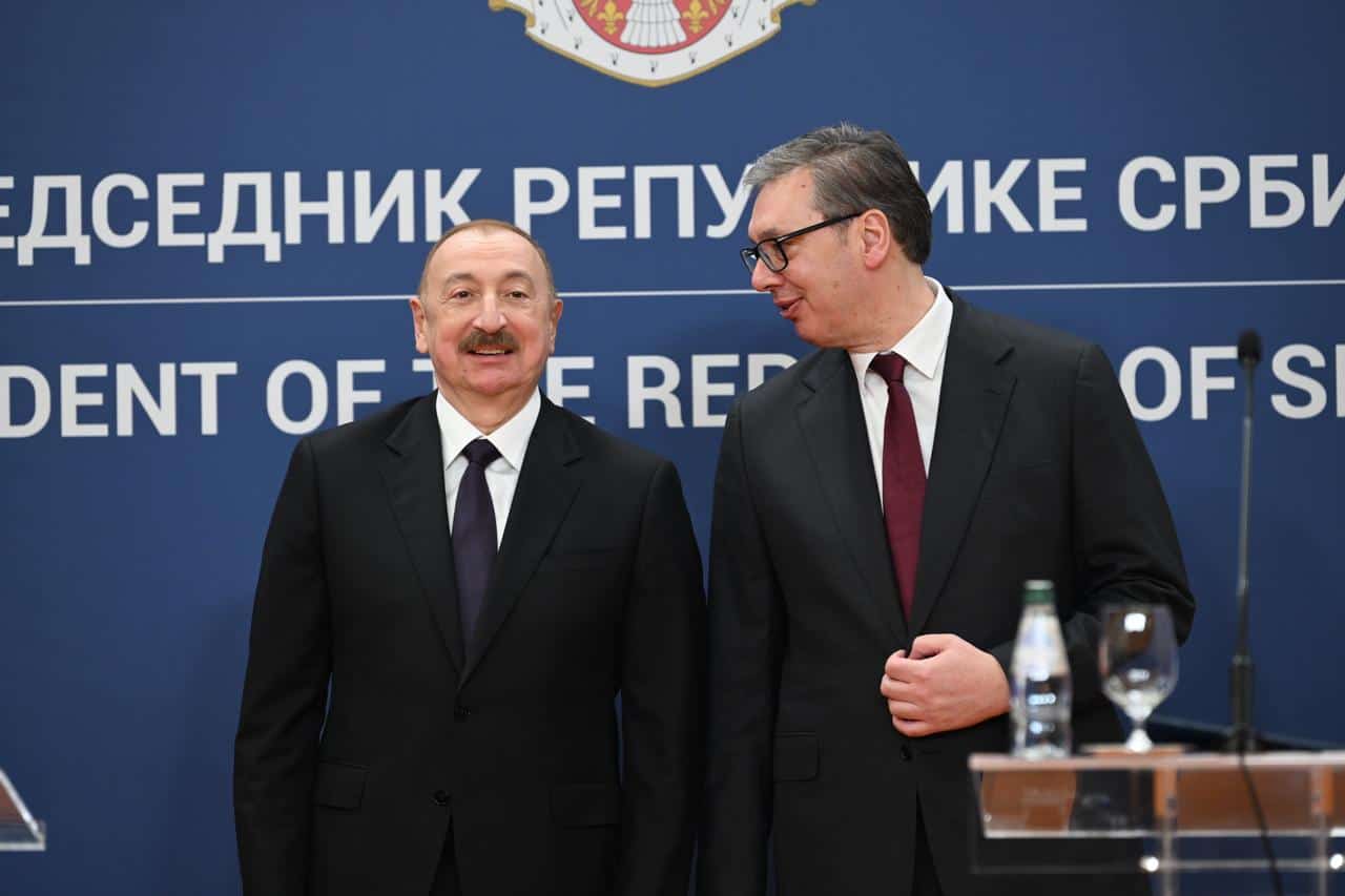 Док му сељаци блокирају путеве јер су остали без коре хлеба БЕЗЈАК са Турчином уговара увоз парадајза и краставца (видео)