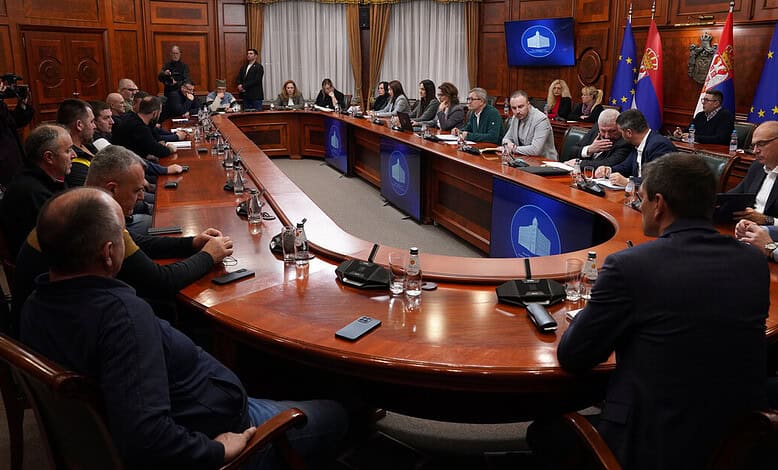 Пропали преговори пољопривредника и Владе, следи радикализација протеста (видео) Пропали преговори пољопривредника и Владе, следи радикализација протеста (видео)