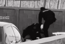 ШУТИРА ГА ВЕЗАНОГ У ГЛАВУ! Полицијско иживљавање над пољопривредником из Мачве (видео) ШУТИРА ГА ВЕЗАНОГ У ГЛАВУ! Полицијско иживљавање над пољопривредником из Мачве (видео)