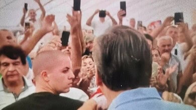 Вучићев чувар диловао хероин и напао полицајце Вучићев чувар диловао хероин и напао полицајце