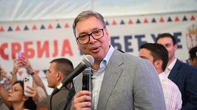 Михаило Меденица: Где то „Србија побеђује“, осим под шатрама пуним пијаних „Обилића“ Михаило Меденица: Где то „Србија побеђује“, осим под шатрама пуним пијаних „Обилића“