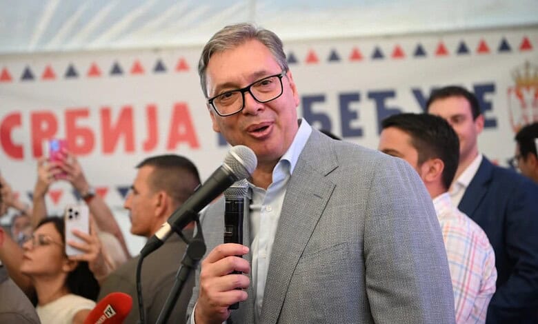 Михаило Меденица: Где то „Србија побеђује“, осим под шатрама пуним пијаних „Обилића“ Михаило Меденица: Где то „Србија побеђује“, осим под шатрама пуним пијаних „Обилића“