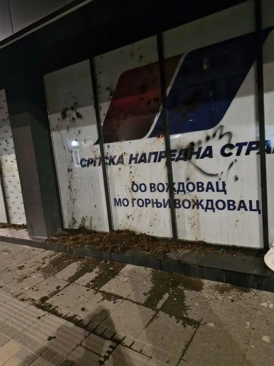Београђани од јутрос пријављују да се од Топчидера ка Новом Београду шири несносан смрад људског измета! Београђани од јутрос пријављују да се од Топчидера ка Новом Београду шири несносан смрад људског измета!