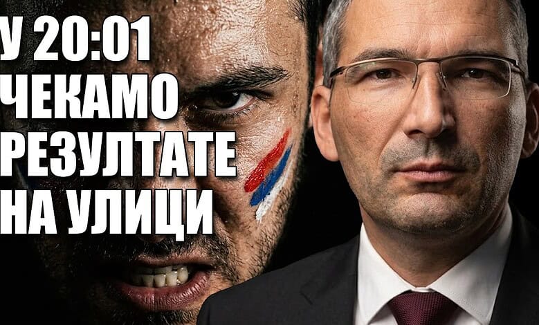 Мирослав Паровић и политичар у близини, у позадини црвена и плава боја на лицу.