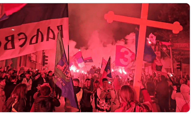 Дочек студената у Лазаревцу! (видео) Масовни демонстрације у Лазаревцу са заставама и плакатима.