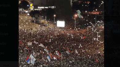 🇷🇸❤️ ПРОБУДИЛА СЕ СРБИЈА. И НЕМА НАМЕРУ ДА ПОНОВО ЗАСПИ! (видео) Масовни протести у Србији са великим бројем грађана и српским заставама.