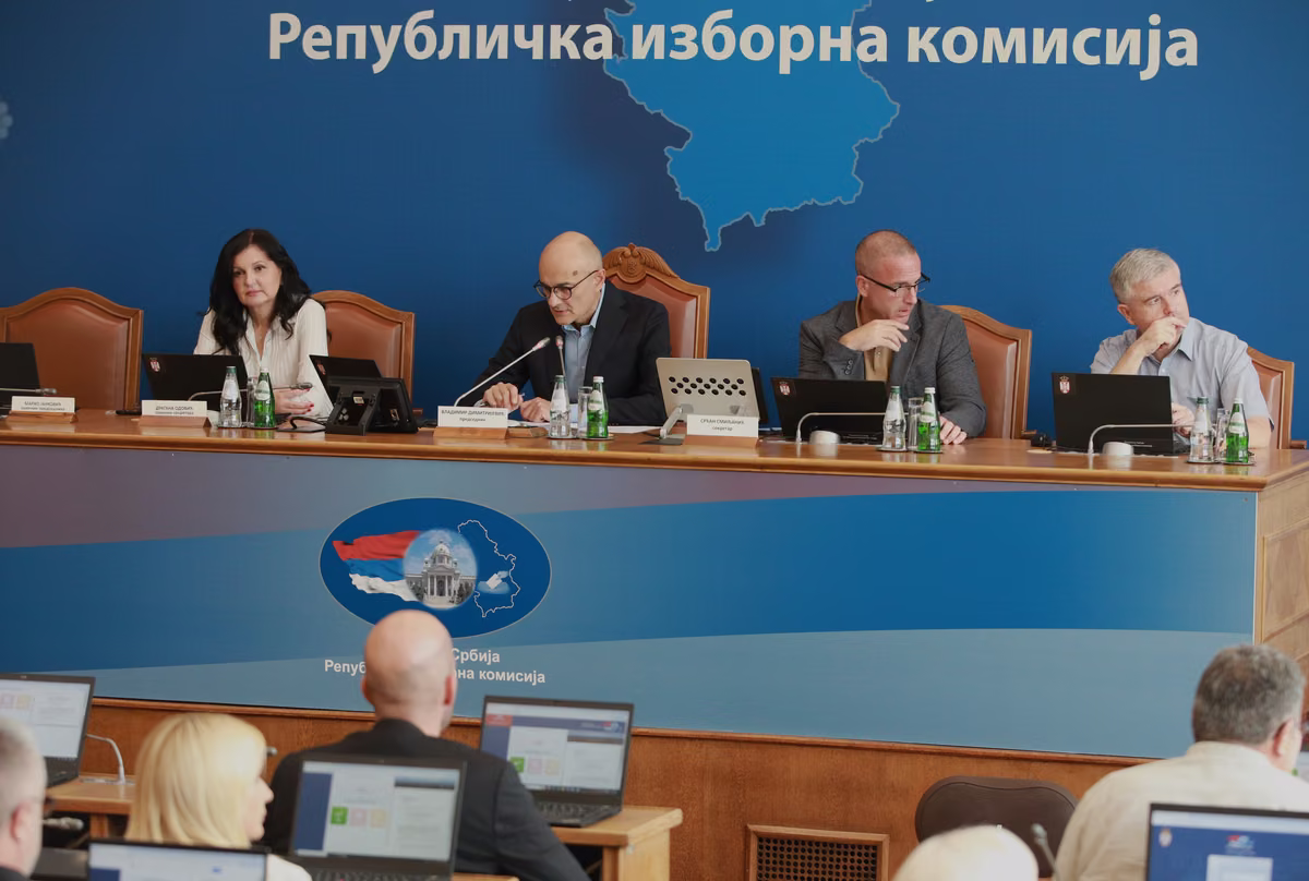 РИК одбио да расправља о личним картама и разликама у подацима