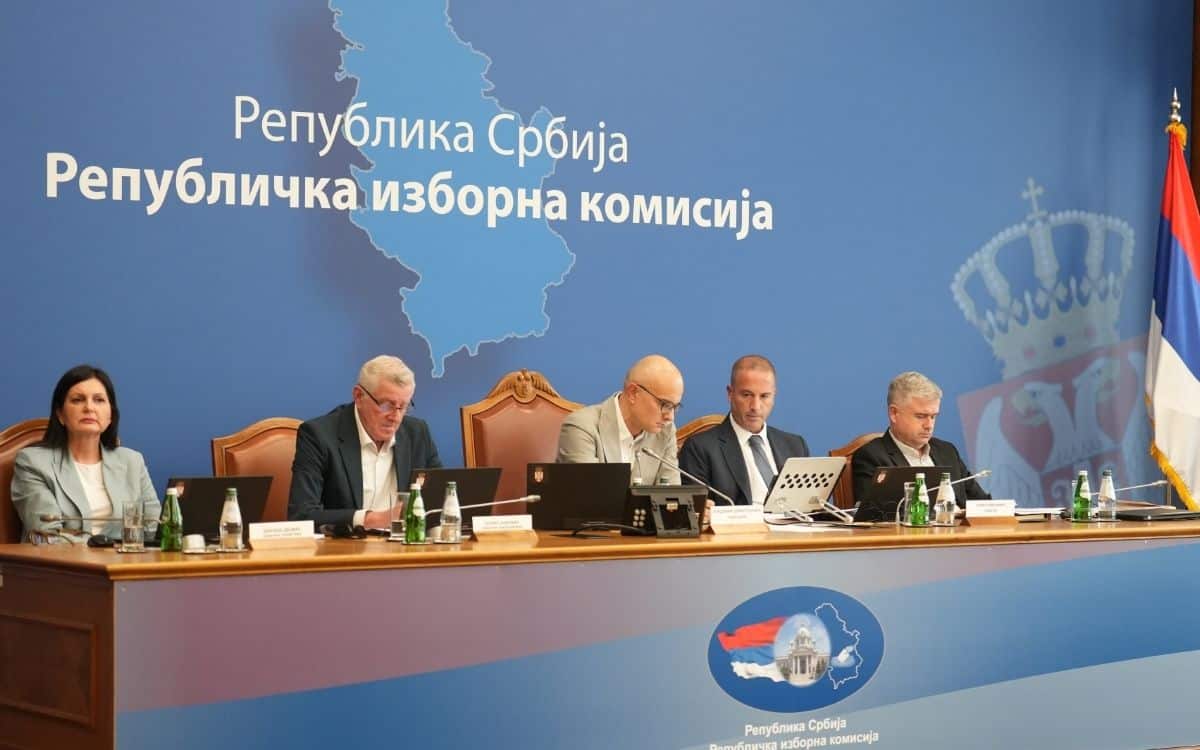 Званична седница Републичке изборне комисије у Србији.